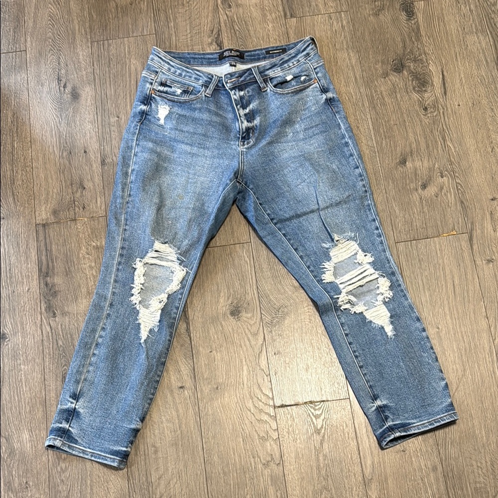 Judy Blue Ankle Cropped Blue Jeans Distressed